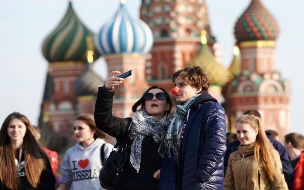 Дуже православно: росіянка продавала іноземцям діряві презервативи