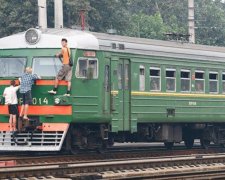 Трое подростков-экстремалов покатались на "товарняке": один труп