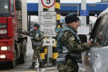 Україна ускладнила правила в'їзду для іноземців: збиратимуть "біоматеріал"