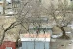 У Харкові малолітні руфери влаштували небезпечні "скачки" по гаражах: "Шиї зламати закортіло?"