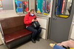 Мобильный телефон, украинцы, метро, фото: Знай.ua