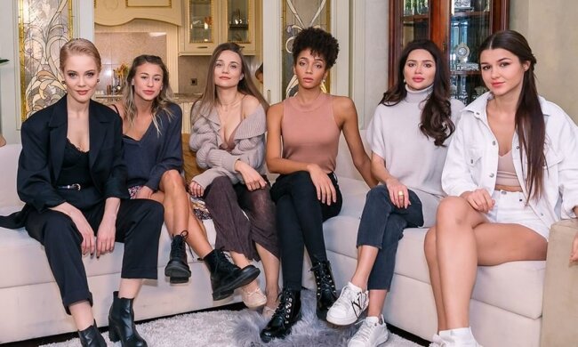 "Холостяк" нагнув кандидаток на серце Заливако у пікантні пози: "А поцілунок?"