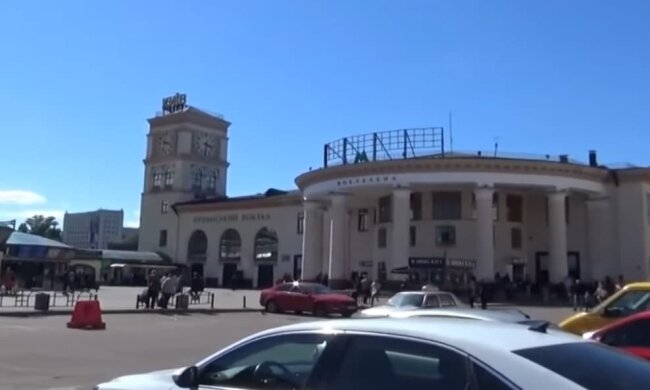 Вокзал у Києві, скріншот з відео