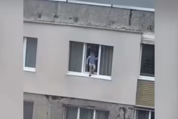 Скриншот с видео, ребенок