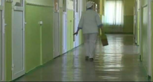 На Львівщині коронавірус атакував медсестру двічі: "Зробила тест і позеленіла"