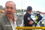 Є алкоголь, звичайно - п'яний полковник столичному патрульному (відео)