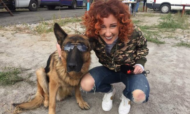 Скандальная спортивная журналистка поразила фото в украинских нарядах