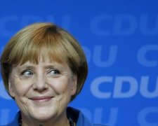 Меркель перед зустріччю з Трампом розглядала голих жінок