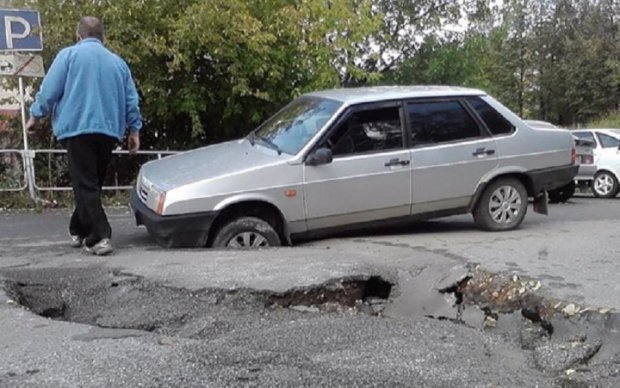 Украинцев научили зарабатывать на халатности дорожников