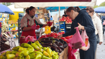 Овочі та сало на ринку в Одесі, подорожчання продуктів