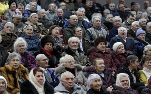 Блогер показал украинцам, как выживают пенсионеры на последние копейки: "Крик души...", видео