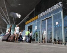 Несподіваний ремонт: кияни не можуть потрапити на рейси через жахливі затори