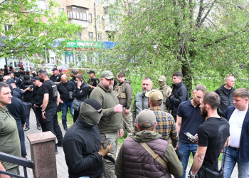 ТЦК у Запоріжжі допомогли "захопити" офіс рейдерам / фото: Нацполіція