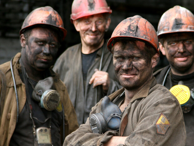 Зеленский трепетно поздравил украинских горняков с Днем шахтера: "В каждый дом...."