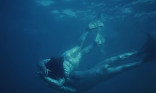 Кадр з фільму "Людина-амфібія"