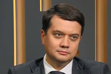 Спікер Ради Разумков нагадав депутатам про закон і неможливість виборів на Донбасі: "Під дулами кулеметів"