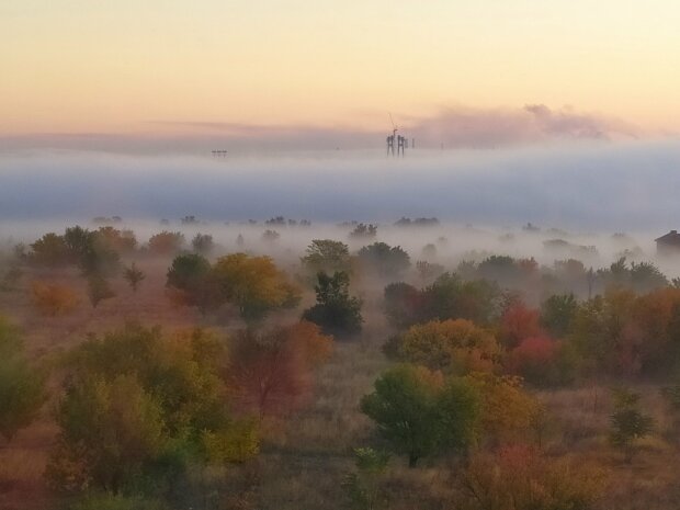 Запоріжжя, ти просто казка: надзвичайні фото туманного міста підірвали мережу, "моторошно і прекрасно"