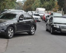 Будущие прокуроры Одесской области не постеснялись своих автомобилей (фото)