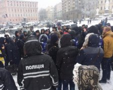 В Киеве акция против ультраправого террора закончилась ультраправым террором: видео