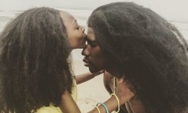 Трогательные фото отца и дочери завораживают сеть