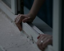 Донька учасника АТО випала з вікна і загинула