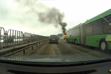 Автобус розірвав легковика, українці згоріли живцем