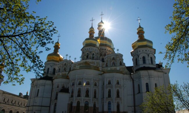 Коронавирус добрался до верующих украинцев, теперь только онлайн-служения и никаких обнимашек