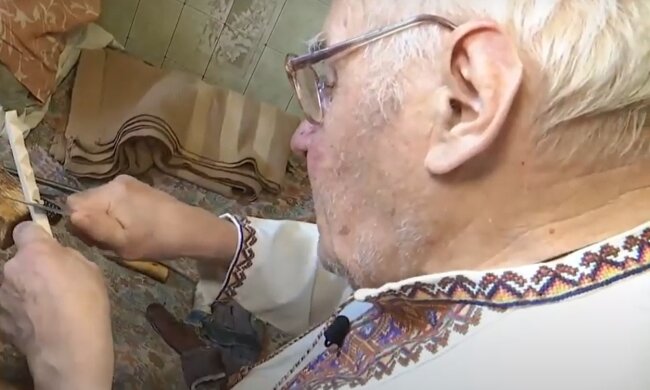Пенсіонер робить унікальні годівниці, кадр з репортажу Спецкор: YouTube