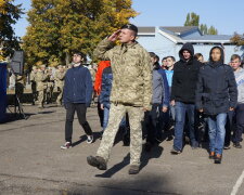 Під Одесою призовника "зламали" просто на Новій пошті, жорстоке відео приголомшило українців: "Не хочу в армію!"