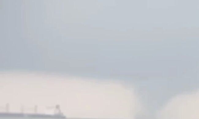 Смерч на чорному морі, кадр з відео