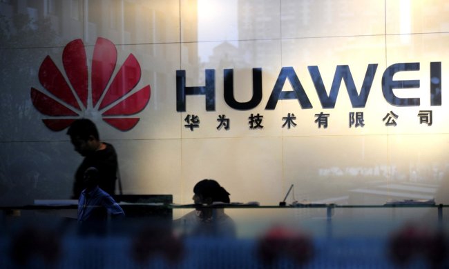 Huawei жестко потроллила фанатов Apple прямо в очереди за новым iPhone: фото