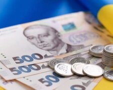 Денежные купюры — выплаты и помощь украинцам с июня