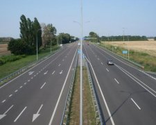 Нехай забирають: на трасі Харків-Дніпро кинули елітний спорткар