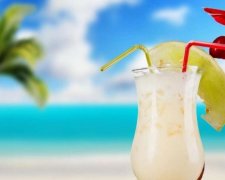 У цей день народилась соломинка для коктейлів