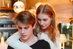 Режиссер фильма "Текст" показал странные фото Асмус и Янковского, теперь все ясно: "Не заставлял играть..."