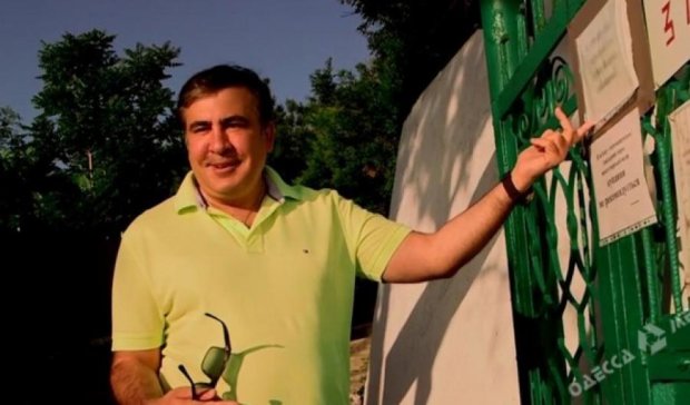 Саакашвили пустил одесситов на пляж олигарха Хмельницкого