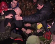 Львівський активіст нарвався на шанувальників Гітлера: підстерегли біля будинку