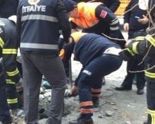 Двоє людей загинули від вибуху біля турецької школи