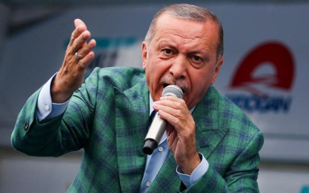 Алкоголь, табак и автомобили: Эрдоган надавил на больное место Трампа