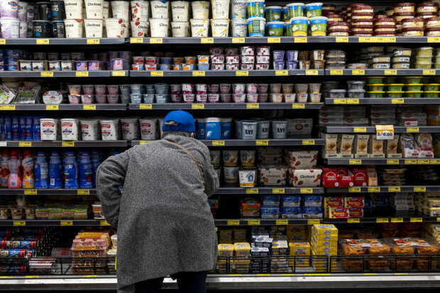 Встречаем осень с блинчиками: украинские супермаркеты обновили цены на молоко, сметану и сливочное масло