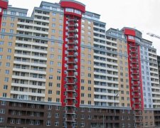 А ви далі виживайте! Молода чиновниця розжилася елітною квартирою і авто
