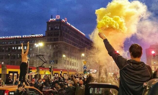 Польша восстала - и не только против запрета абортов, фото: dw.com