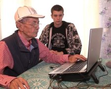 Казахский пенсионер-геймер прославился в интернете