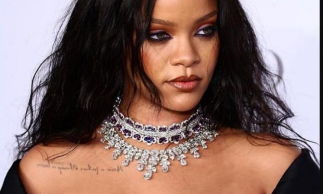 Дуже гаряче: Ріанна приміряла власну колекцію білизни