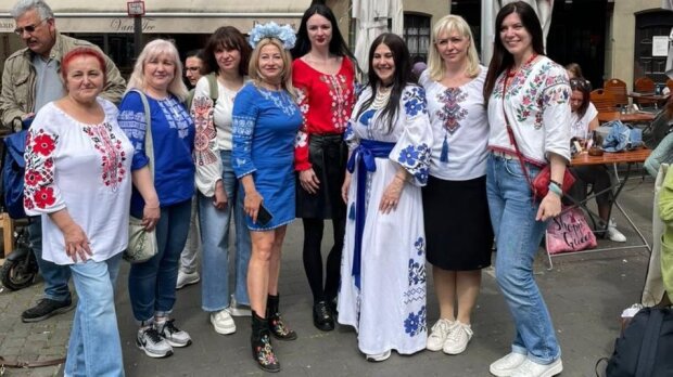 День вышиванки в Германии. Херсонцы присоединились к акции, которую провела организация "Украинцы в Бонне"