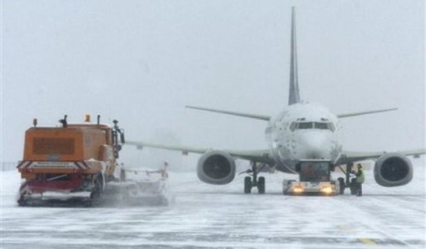 Из-за снегопадов закрыты четыре украинских аэропорта