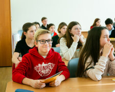 Учні старших класів. Скрін youtybe