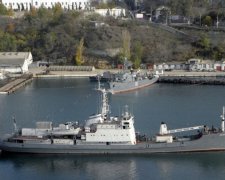 Російський корабель тоне у Чорному морі