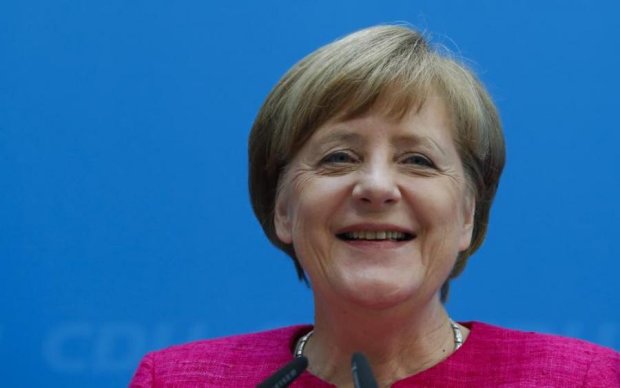 Мужчина увековечил Меркель на пятой точке