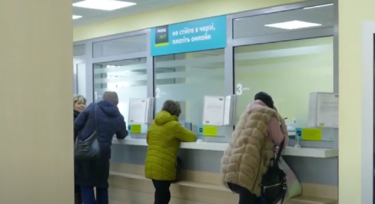 Українці у банку. Фото: скрін youtube